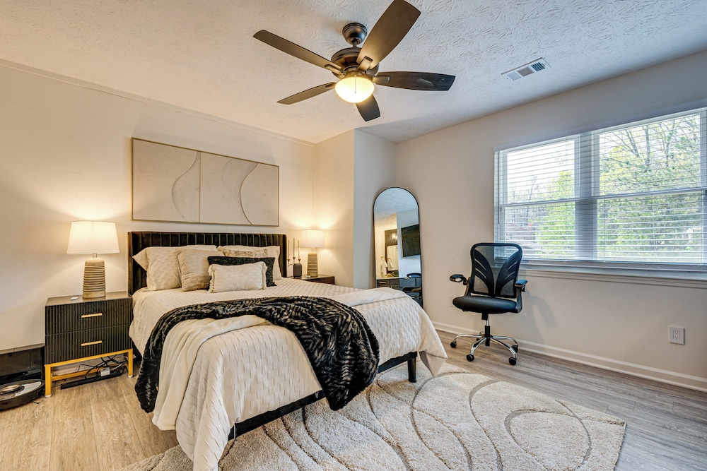 Near Gicc & ATL Airport: Modern Townhome!