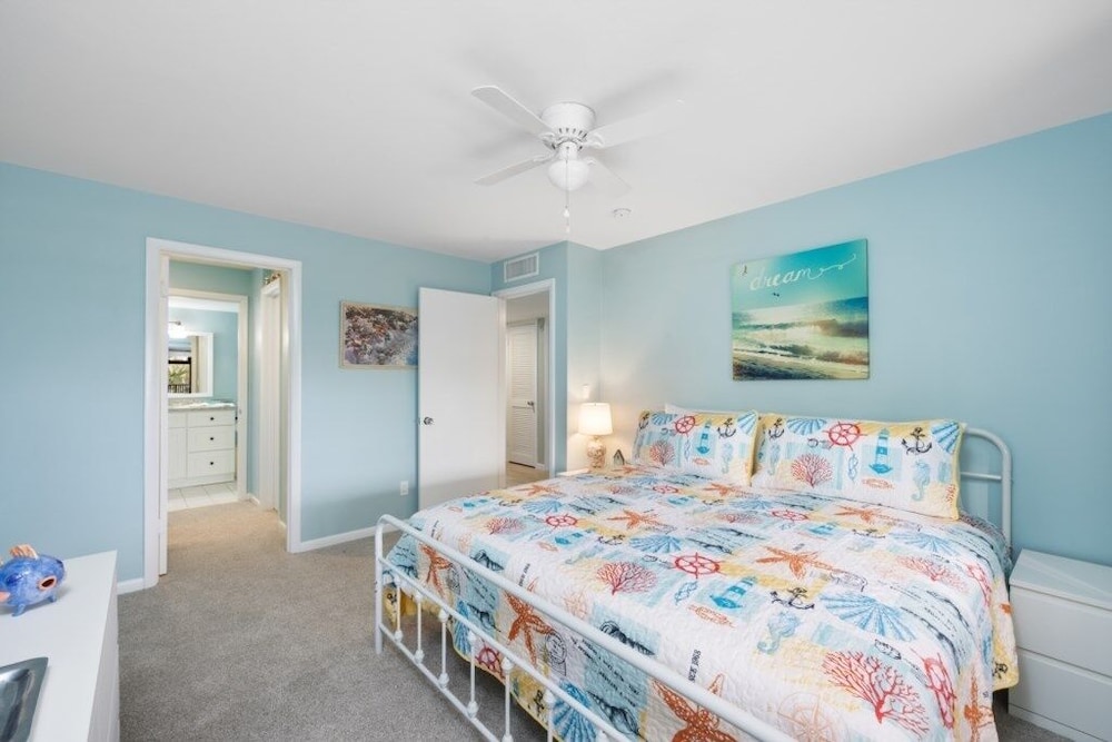 Kings Crown 209 2 Bedroom Condo