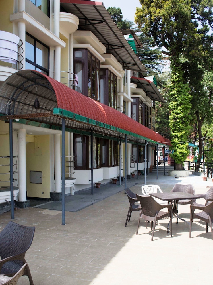 Hotel Majestic Oak Bush