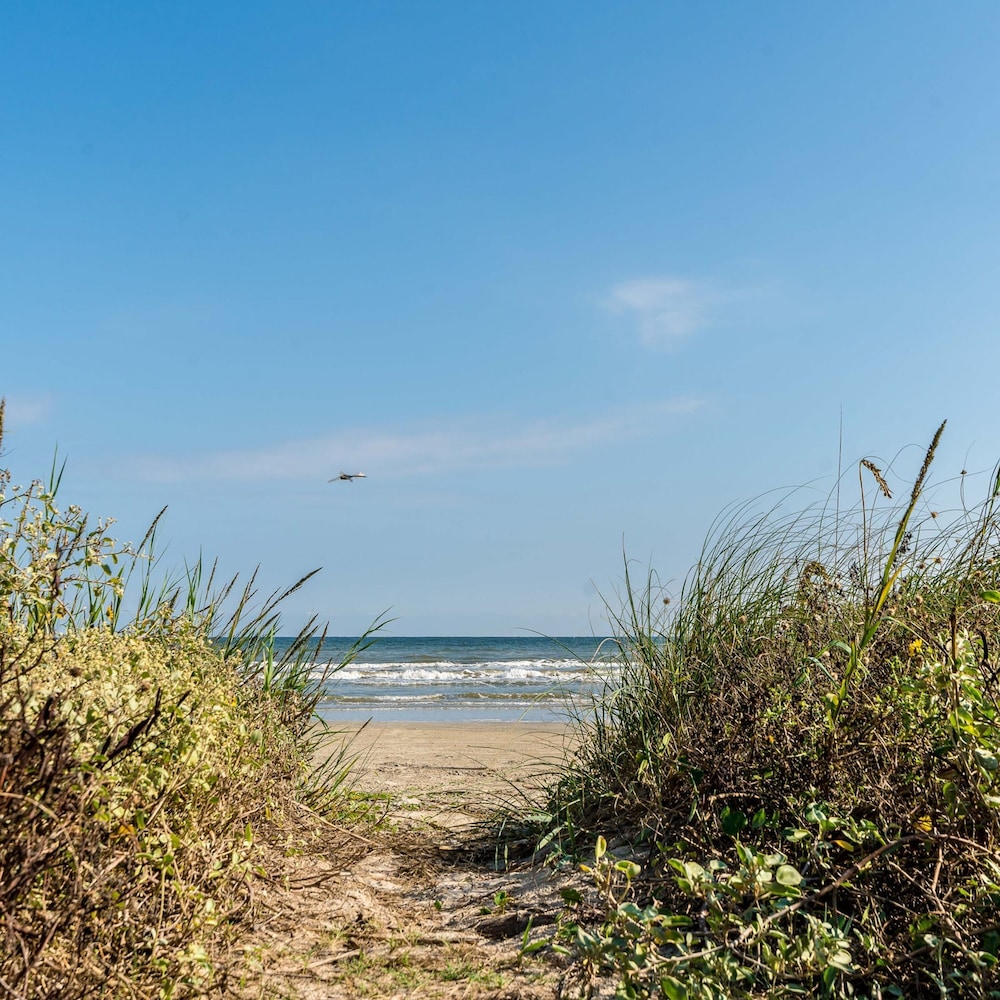 Coastal Meets Rustic Close To The Beach