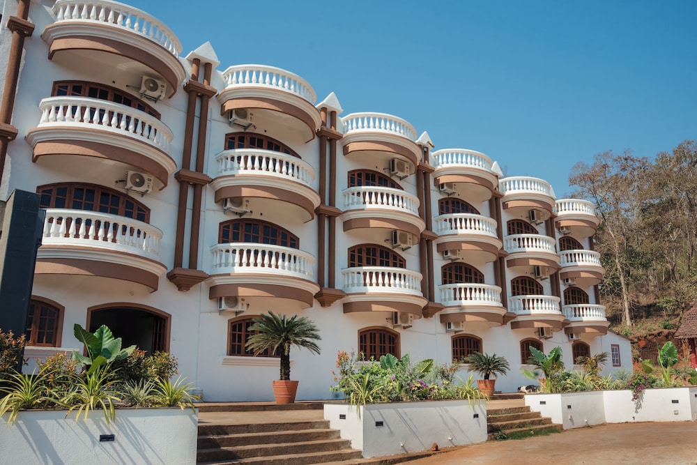 Hotel Holiday Village