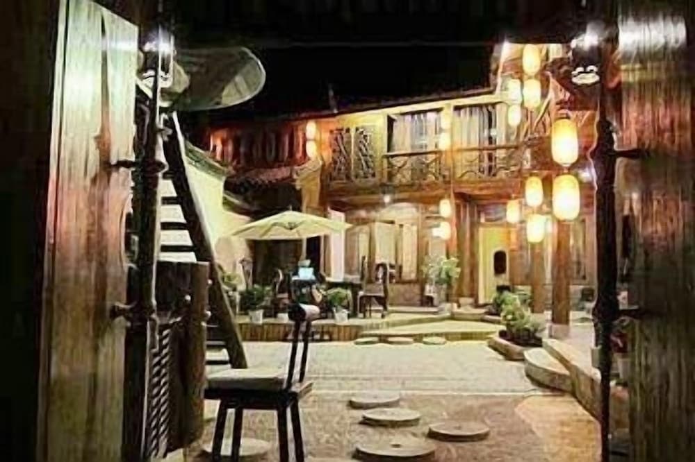 Lijiang on Road Mansion