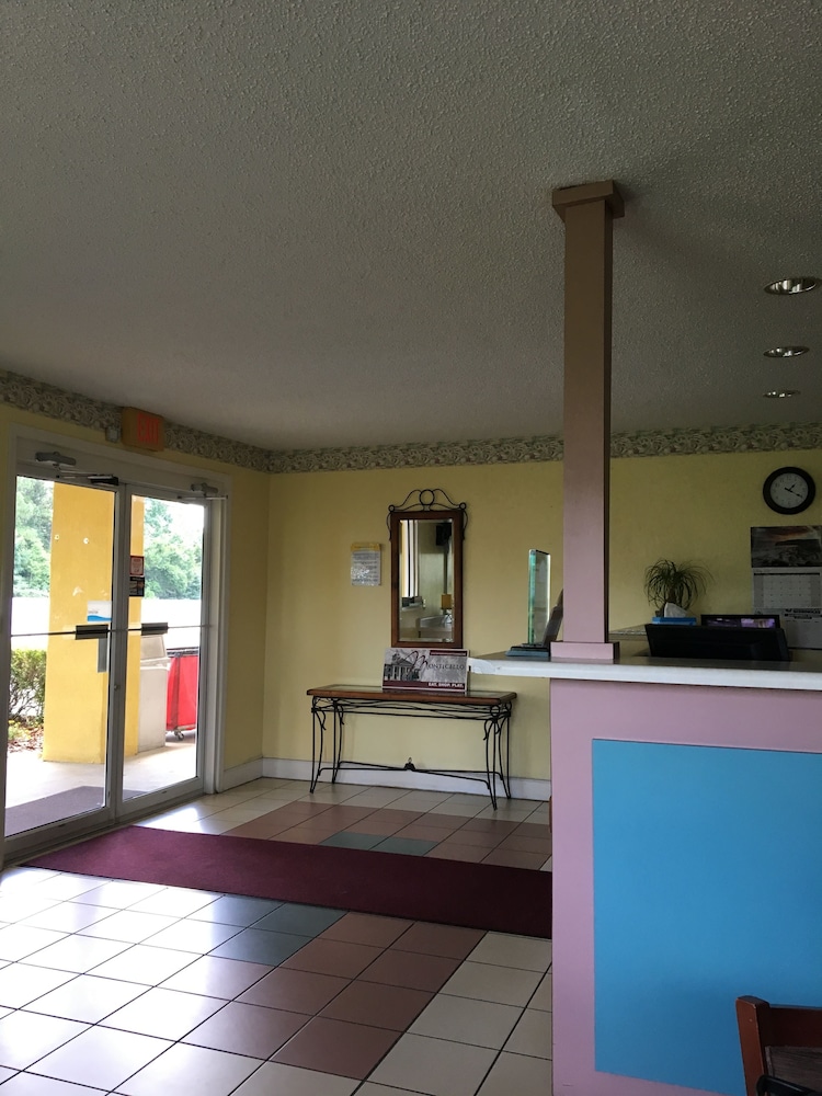 Days Inn by Wyndham Lamont/Monticello view 3