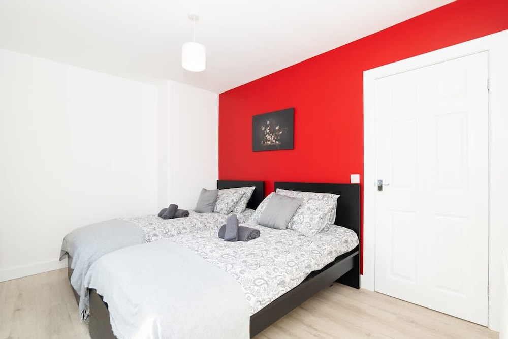 4 Bedrooms-2bath-free Parking