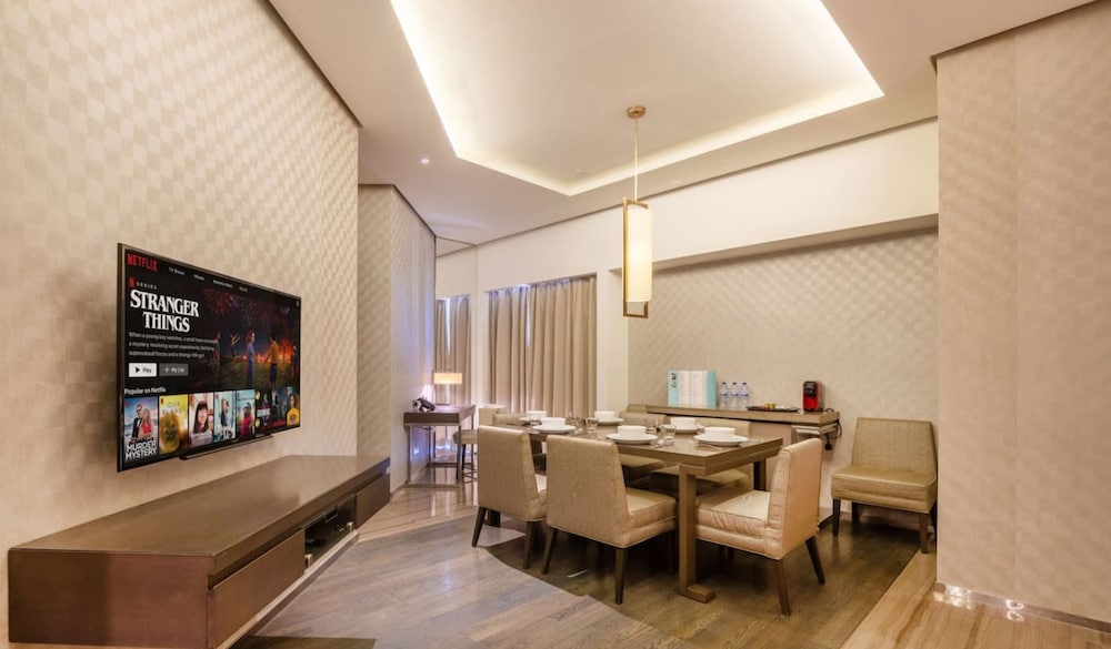 Elegant 3BR With Pool Near Wafi Mall Dubai Frame