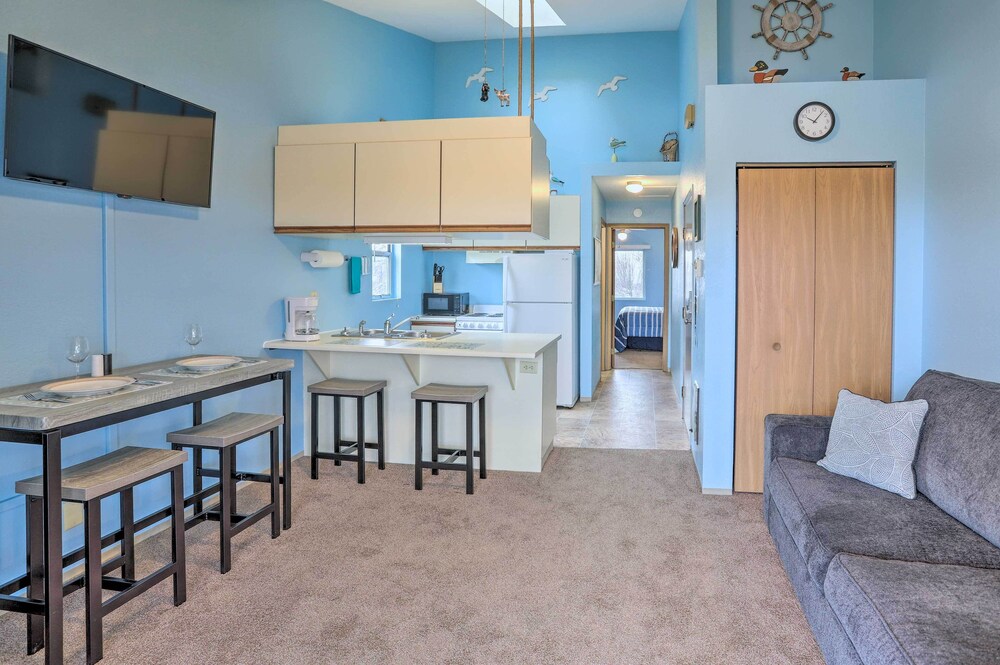 Condo w/ Balcony, Dock & Access to Lake Erie view 5