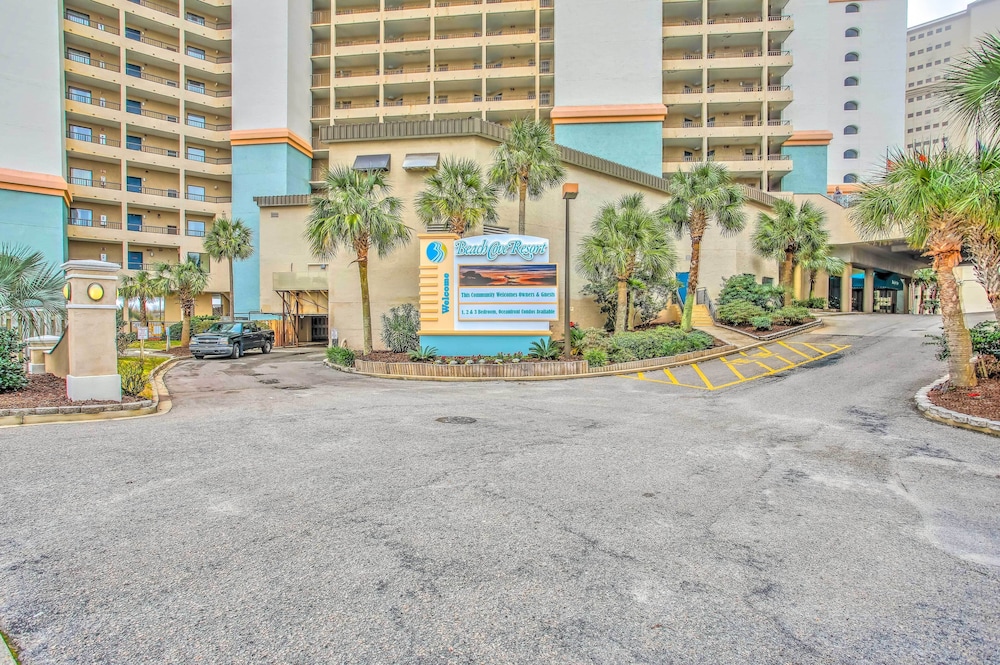 Beachfront Resort Condo w/ Lazy River & Pools! view 5