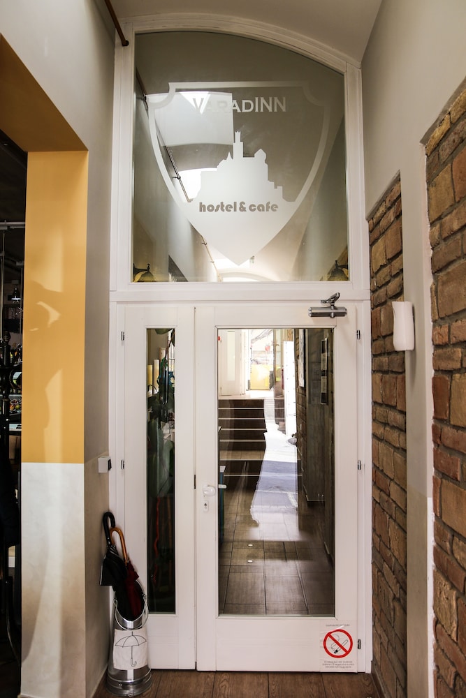 Varad Inn Hostel and Cafe