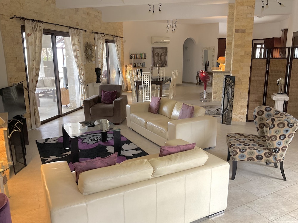 Private Villa, sea Views, Outdoor Bar, Heated Pool