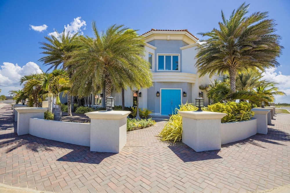 Brand NEW 4BR 5BA Villa w Privatepool Seaviews