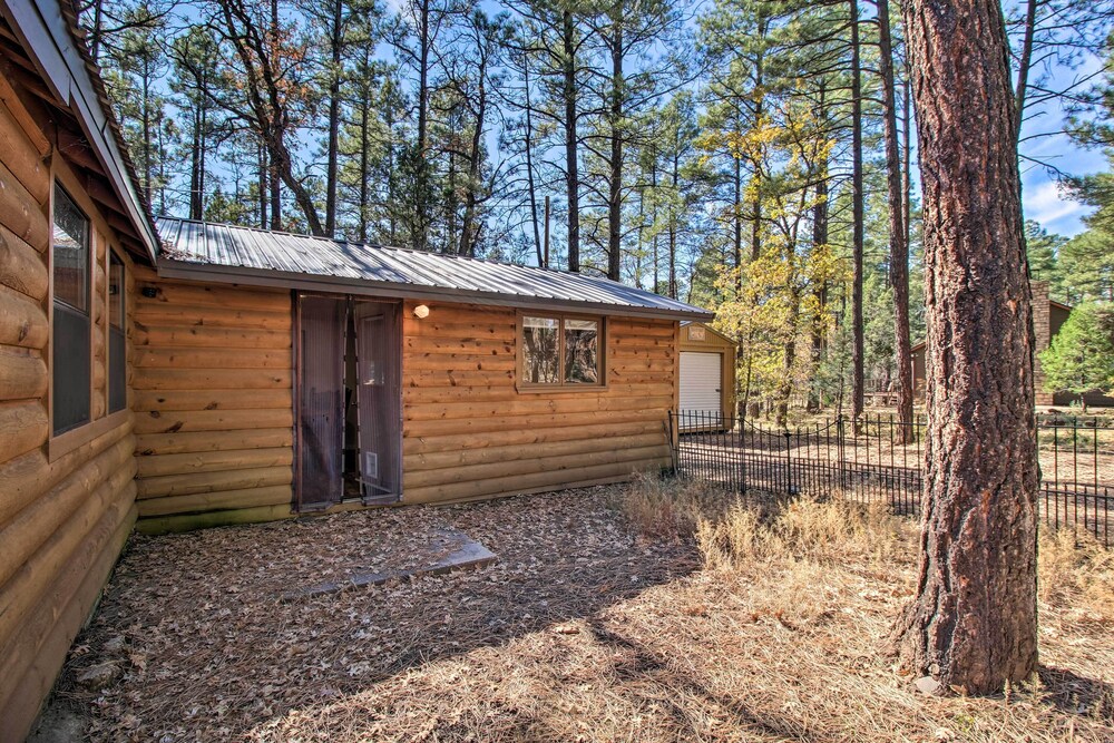 Deck & Grill: Pet-friendly Lakeside Cabin view 5