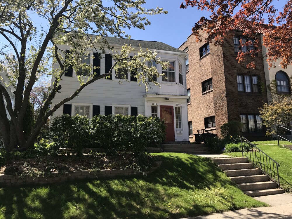 Beautiful Luxury Suite A Shorewood Home