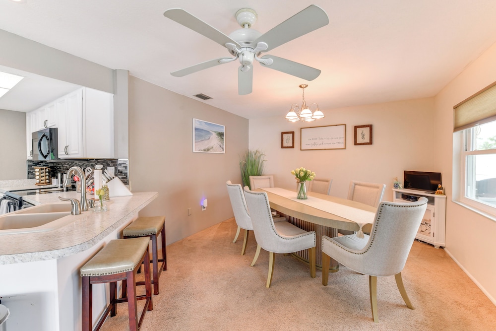 Fish, Swim & Relax: Canal-front Port Charlotte Gem