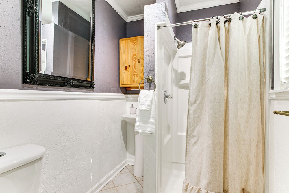 2 Mi to Historic Horse District: Dog-friendly Home