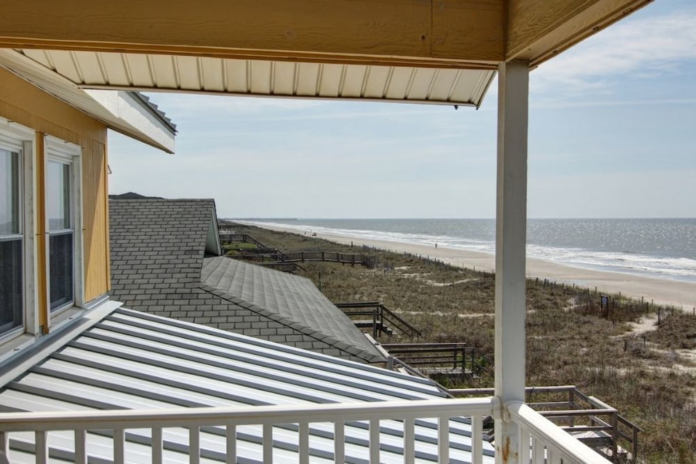 Carolina Moon 4 Bedroom Home by RedAwning