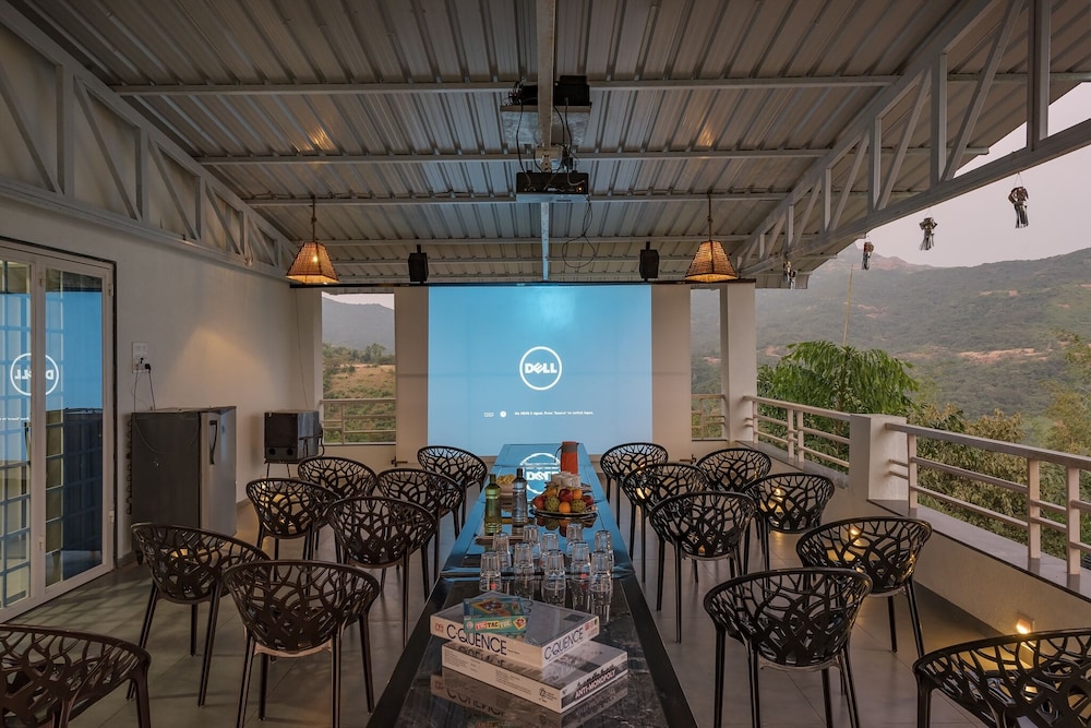 CosmicStays Ekantam - Mountain View Villa near Pune