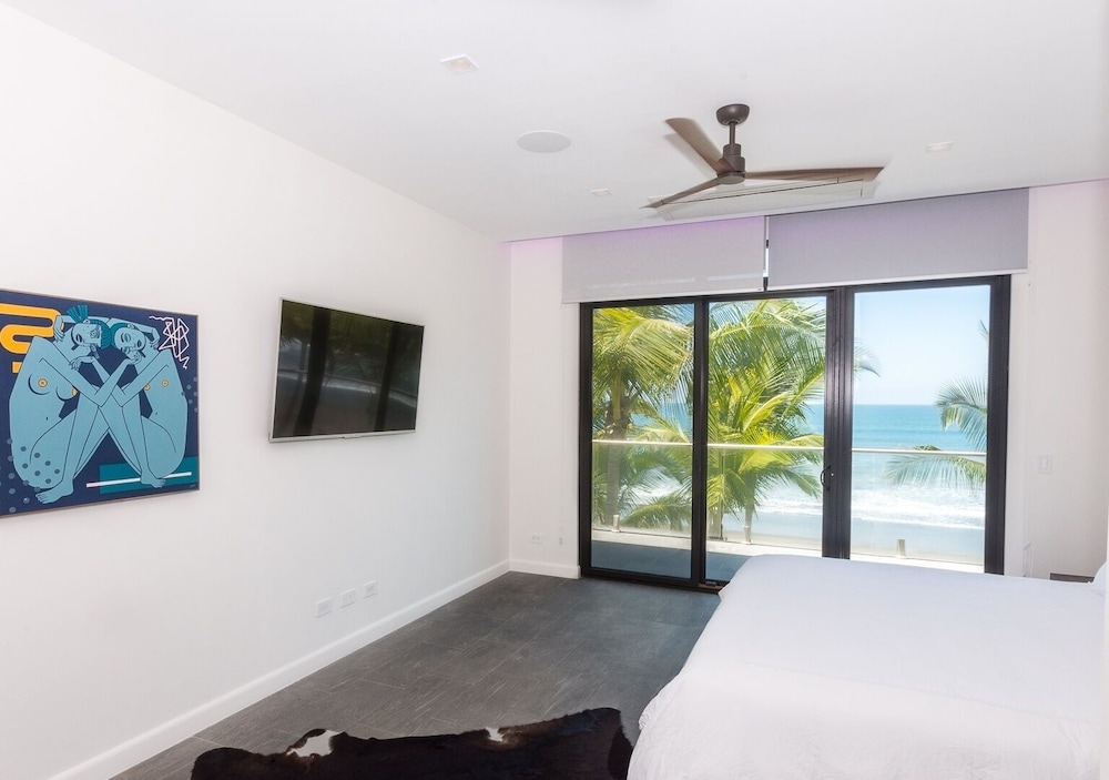 Beachfront Casa Buena Onda - Hermosa Palms 5