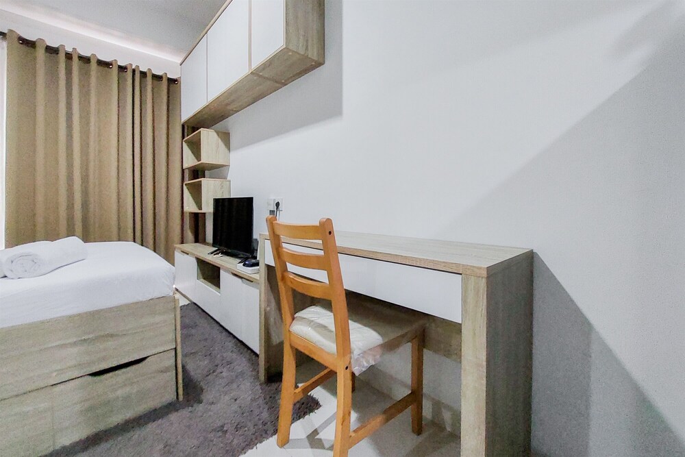 Good Deal and Comfy Studio Apartment at Springwood Residence
