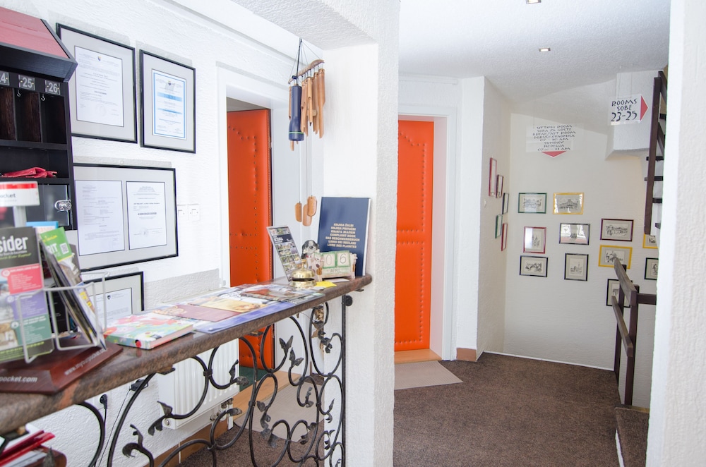 Guest house Halvat