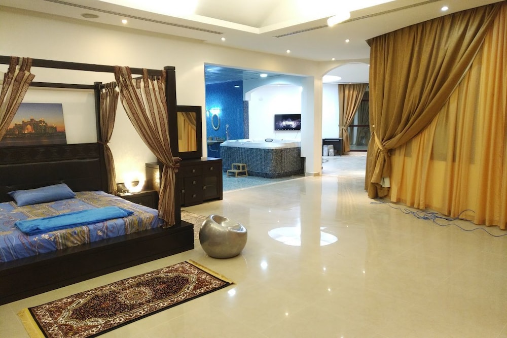 Emirates Hills Lake View Villa
