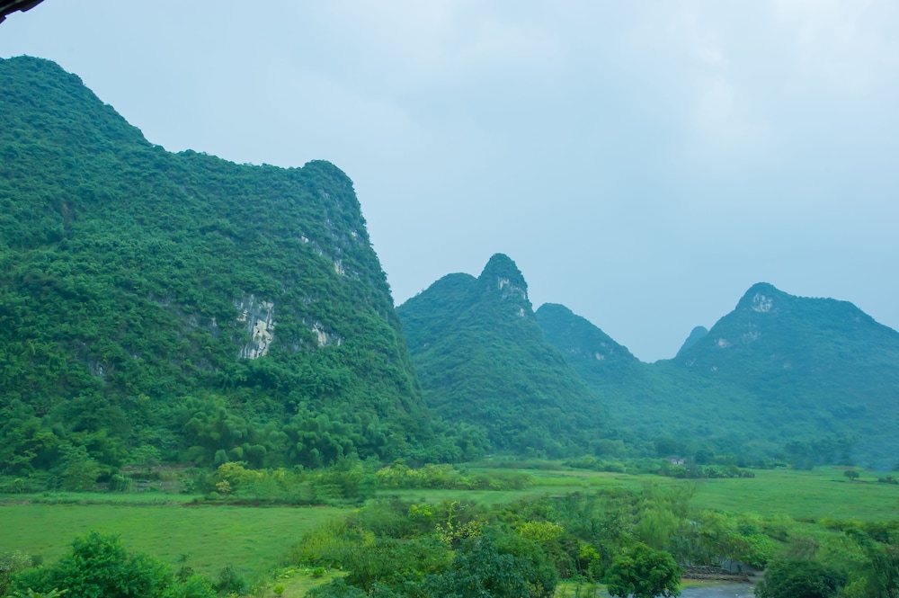Yangshuo Scenic Mountain Retreat
