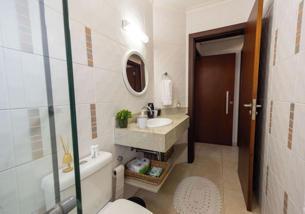 Casa com rea Gourmet e Quintal a 200 m da Praia