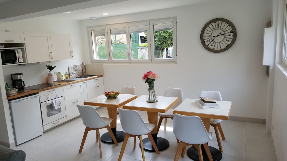 Castel Bayeux Guesthouse