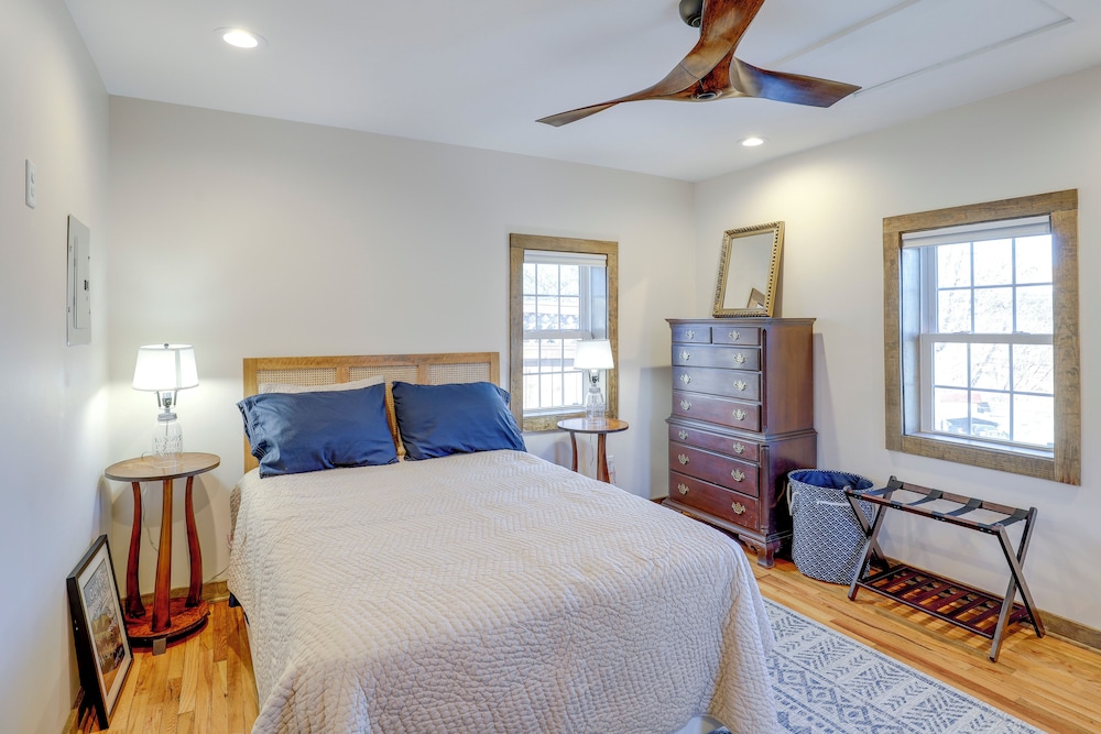 2 Blocks to AT: Mountain View Cabin Unit 2