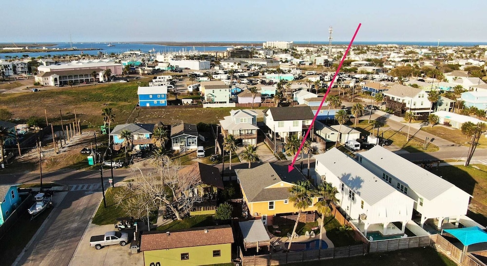 Coastal Retreat w/ Pool, BBQ & Sunset Views Beers and Sunshine by Avantstay
