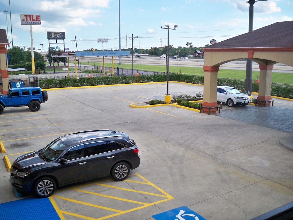 Scottish Inn & Suites view 5