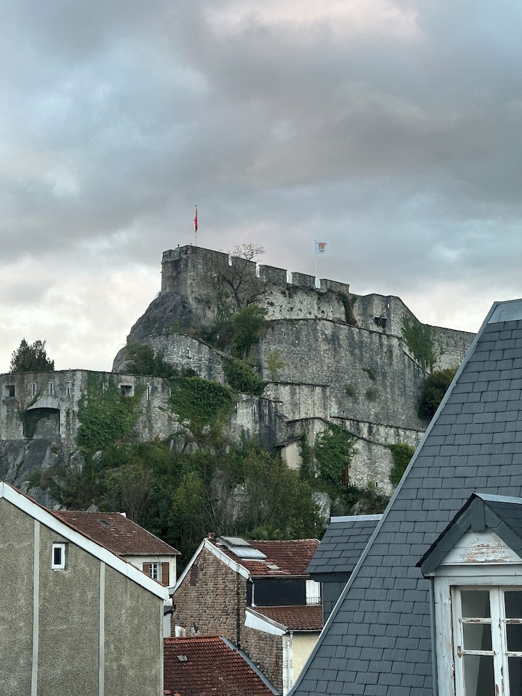 A l'ombre de la Tour