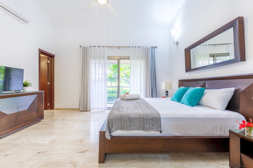 Villa Desiree 5BR Cocotal Luxury Villa Pool Maid