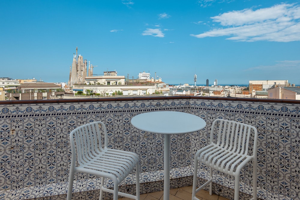 Sagrada Familia Apartment By Olala Homes