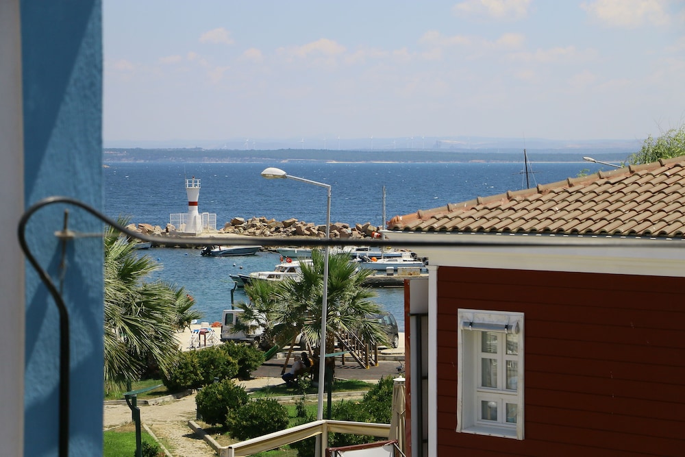 Troas Ada Hotel - Image 21