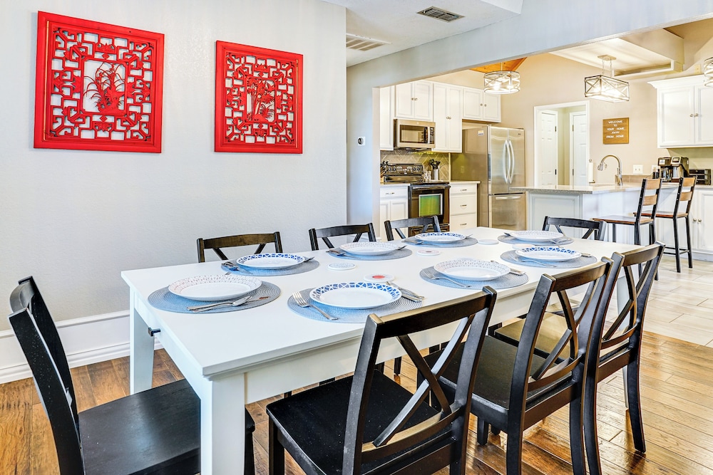 Patio & Yard: Family Home 12 Mi to At&t Stadium!