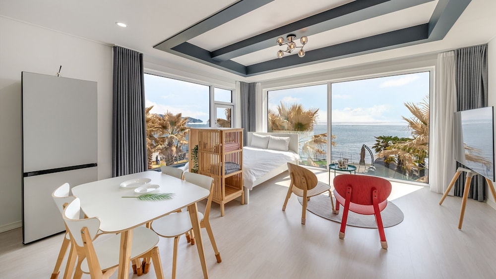 Namhae Orosy Bada Pool Villa & Pension