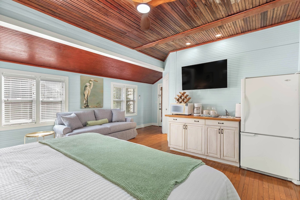 Cake by the Ocean Tybee Vacation Rentals
