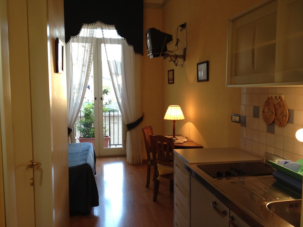 Bonapace Porta Nolana B&B
