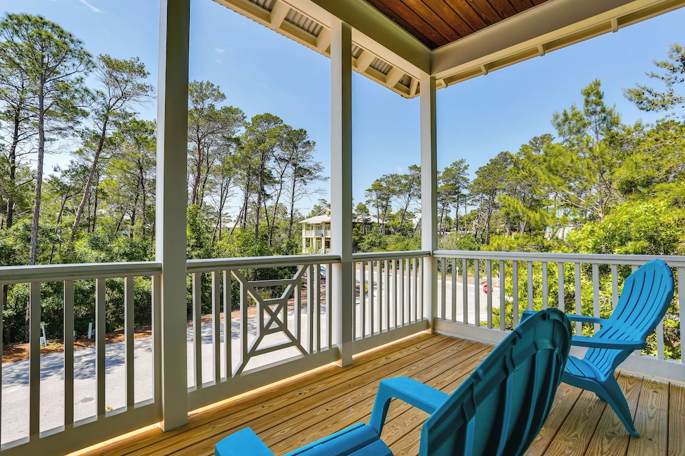 Family-friendly Santa Rosa Home: Walk to Beach!