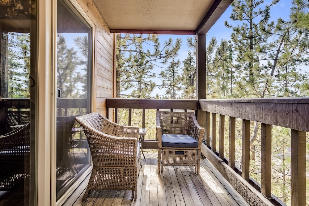 Pinegrove by Avantstay Beautiful Villas Condo Just Outside Tahoe City! - Property Image 24
