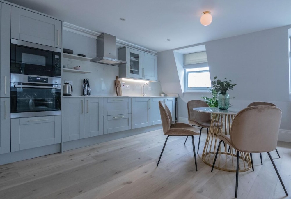 Royal Kensington Penthouse IX- 3 bed