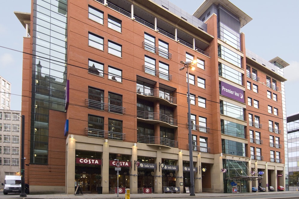 Premier Inn Manchester Central 4