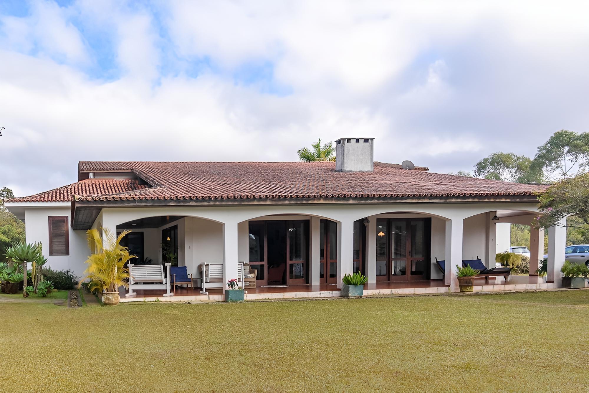 Maravilhoso sítio com vista pra montanha
