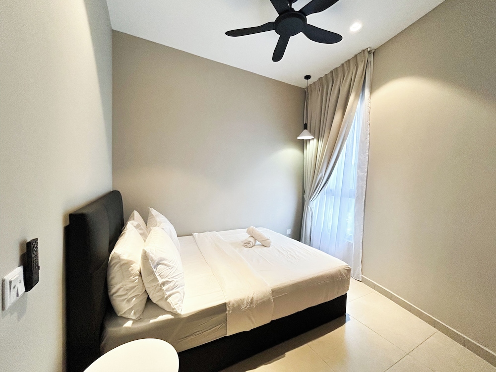 The Paxtonz by Manhattan Group