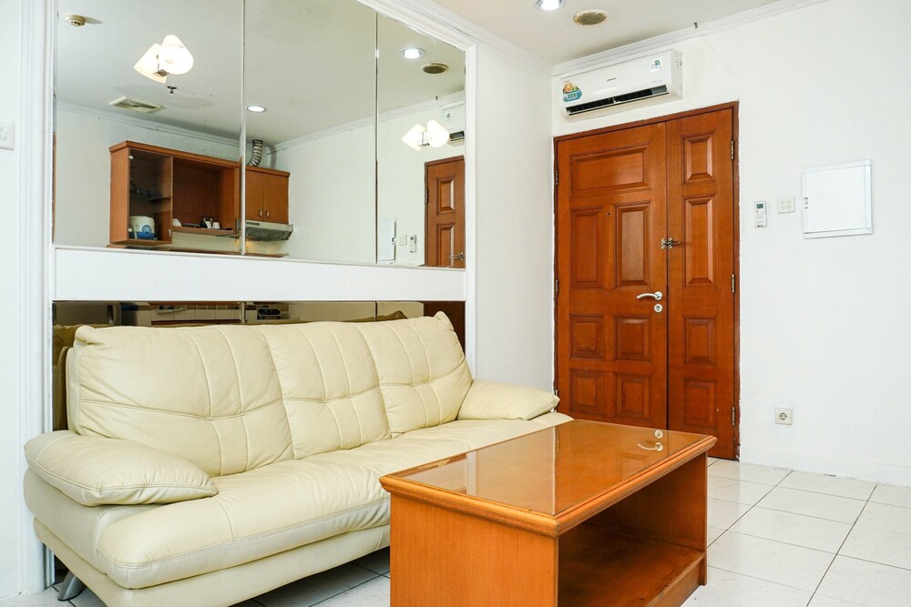 Simply 1BR Pangeran Jayakarta Apartment view 2