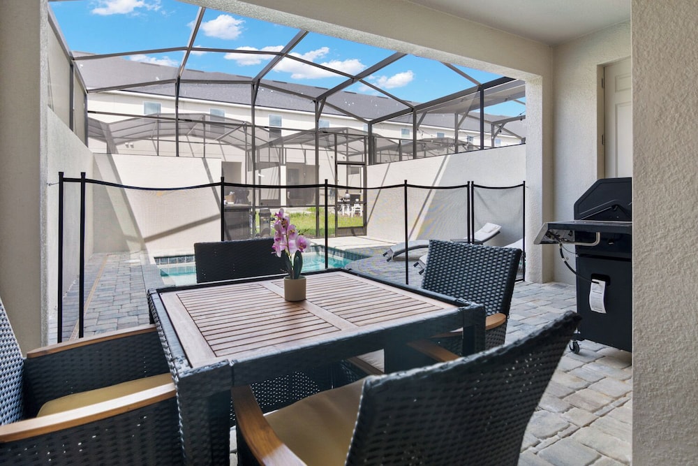 Orlando Adventure Awaits 4BR Townhouse