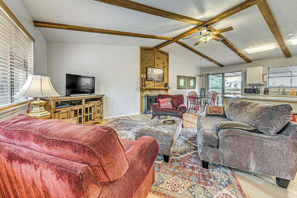 4 Mi to Dtwn: Cozy Family Condo in Ruidoso!