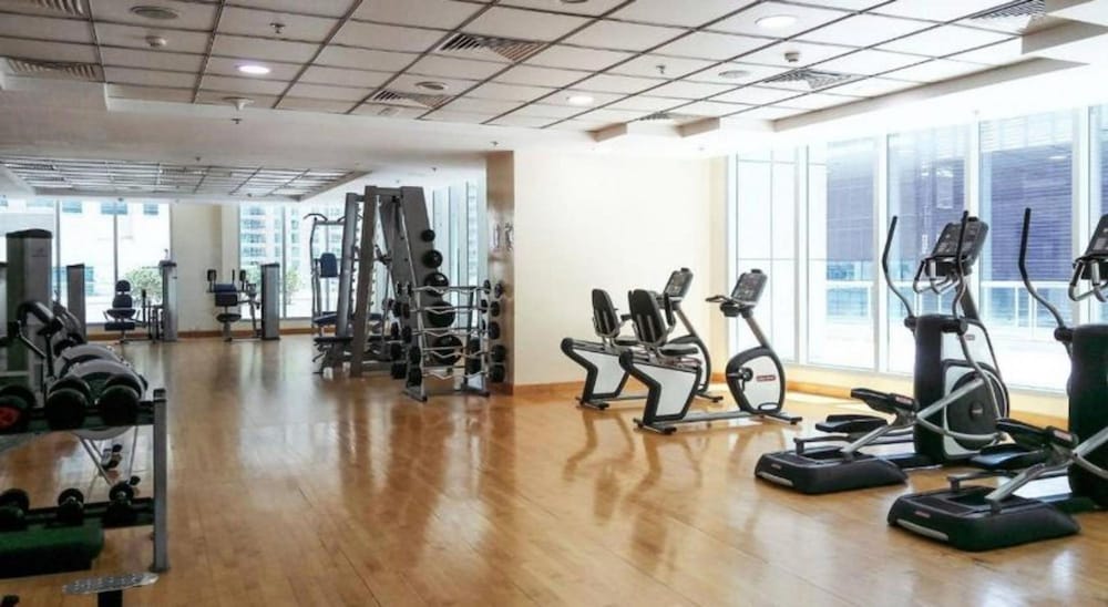 High-floor Trendy Apt w Marina Palm Ocean Vws