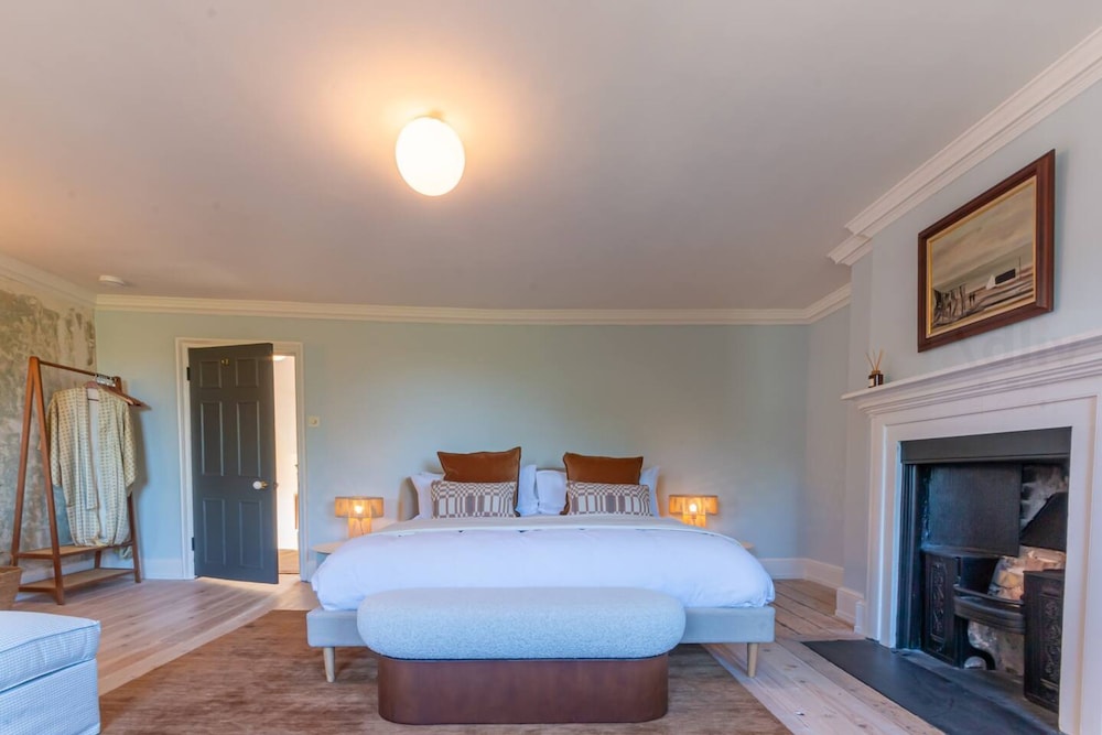 Georgian Luxury Margate Tnhouse Sleeps 11 by Adliv