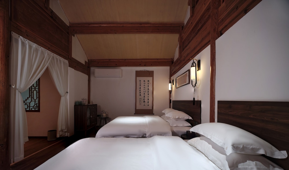 Shaxi Ancient Town Chang Le Li Chinese Courtyard Hotel